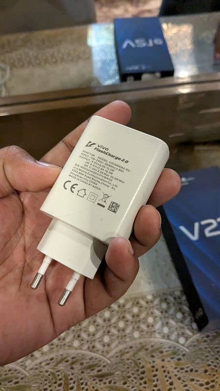 VIVO V21e WITH BOX & CHARGER 3