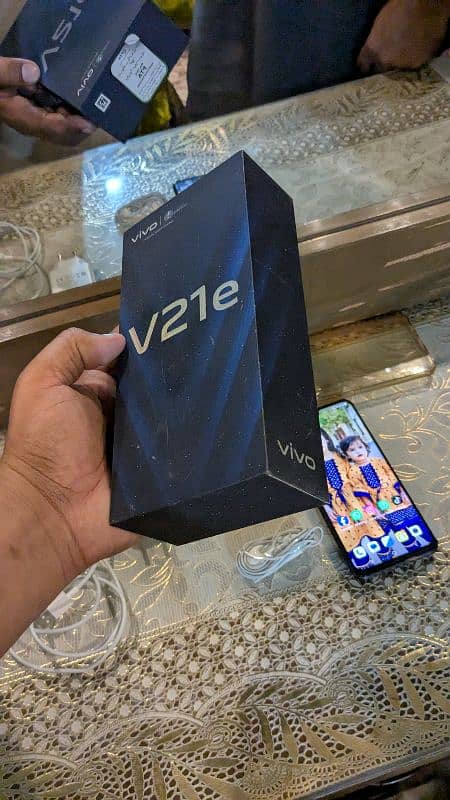 VIVO V21e WITH BOX & CHARGER 4