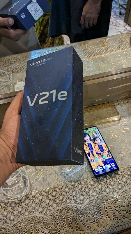 VIVO V21e WITH BOX & CHARGER 7