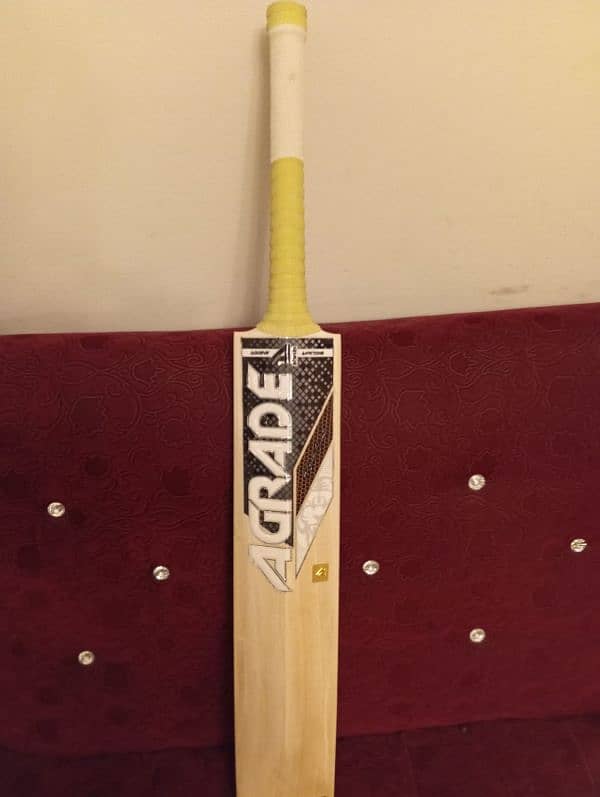 UK import cricket bat 4