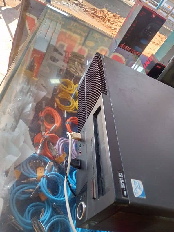 computer LCD total total seshtam ha 500 gb hard 4gb ram bilkul new ha 2