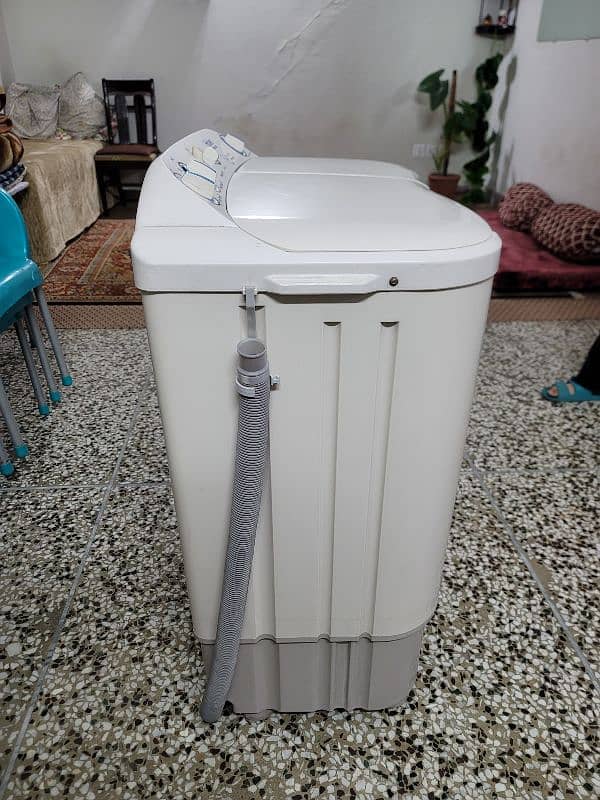 Haier Twin-Tub 8-kg washing machine 3