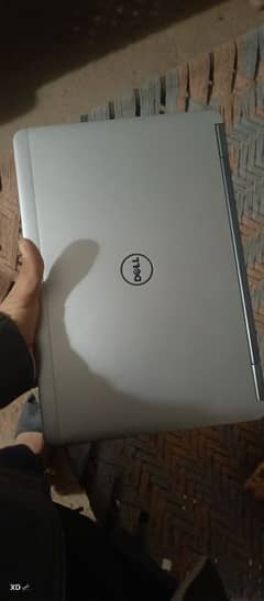 Dell laptop 8GB  / 256GB