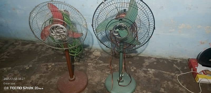 samall colar and folor fan dc 4