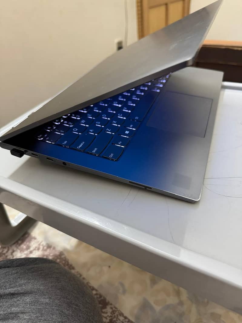 Lenovo Yoga C930 4