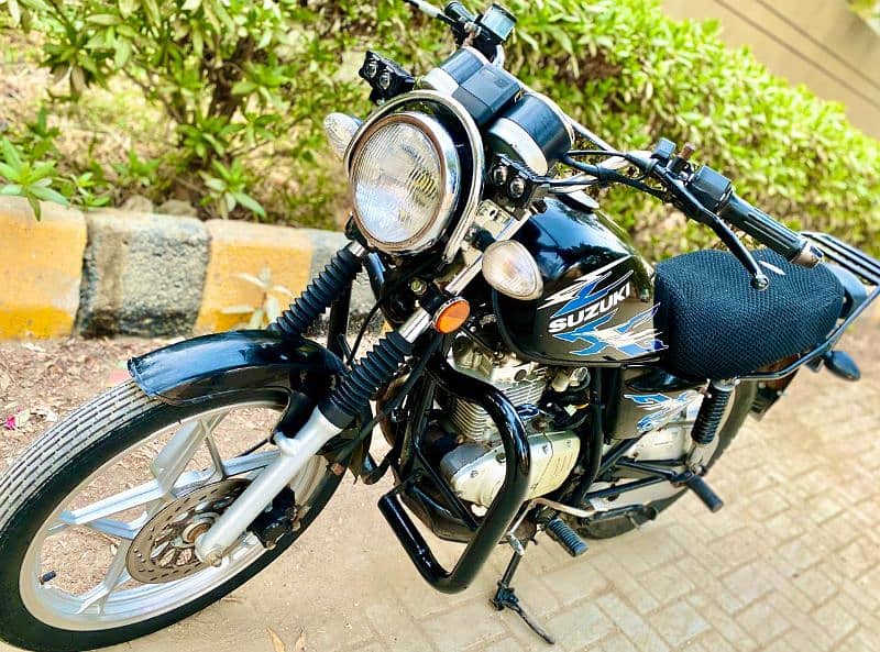 SUZUKI GS 150 SE 2021 end Karachi no low mileage 26k kms 03253509972 3