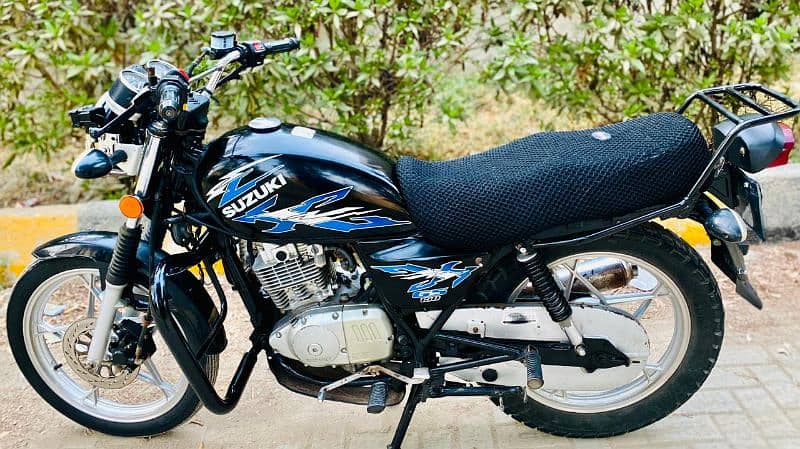 SUZUKI GS 150 SE 2021 end Karachi no low mileage 26k kms 03253509972 11