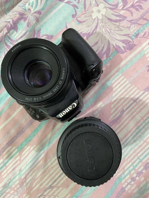 Canon EOS 200D With 18-55 mm and 50mm lens 0