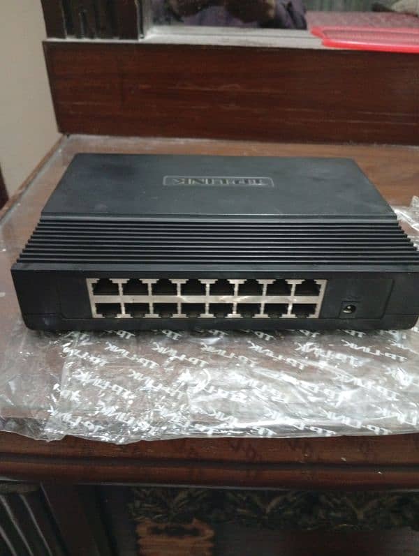 tp-link 16-port switch 0