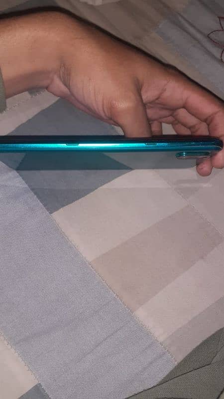 Sharp Aquos R3 non. pta 5