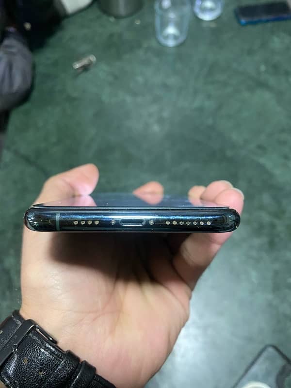 iPhone 11 Pro Max 256GB 4