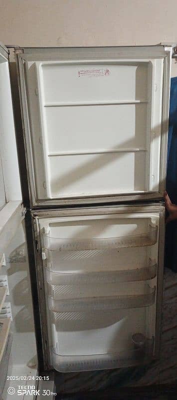 pel refrigerator full size condition 10/9 3