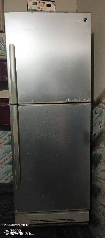 pel refrigerator full size condition 10/9 4