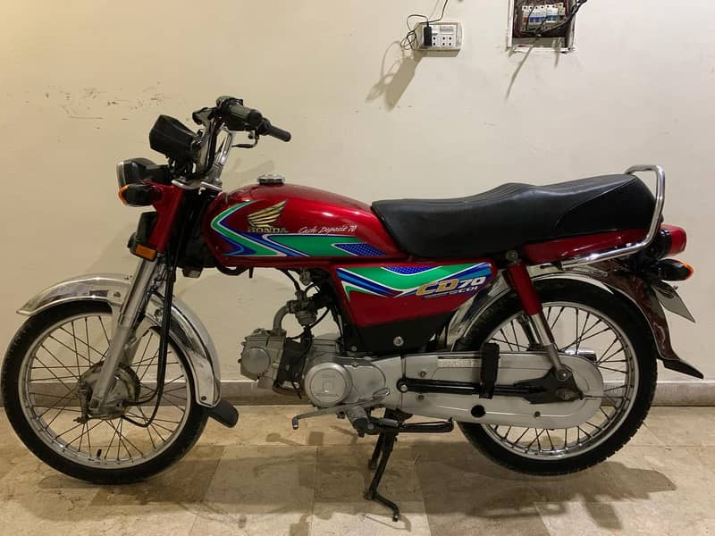 Honda CD 70 motorcycle 2017 model urgent sale Pakistan=03253816587= 0