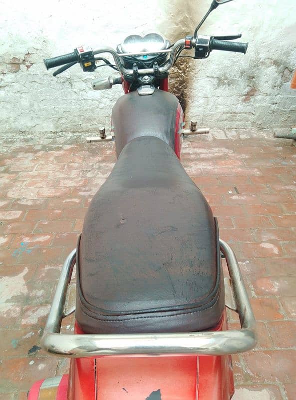 yamaha janon for sale in good condition model 2013 with complete 5