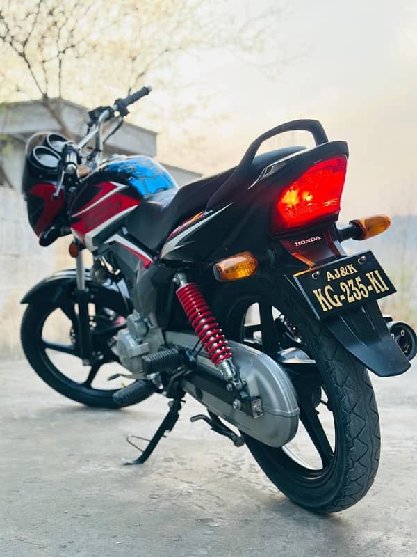 honda CB125F  . . kotli number . . 10k driven . . new condition 0