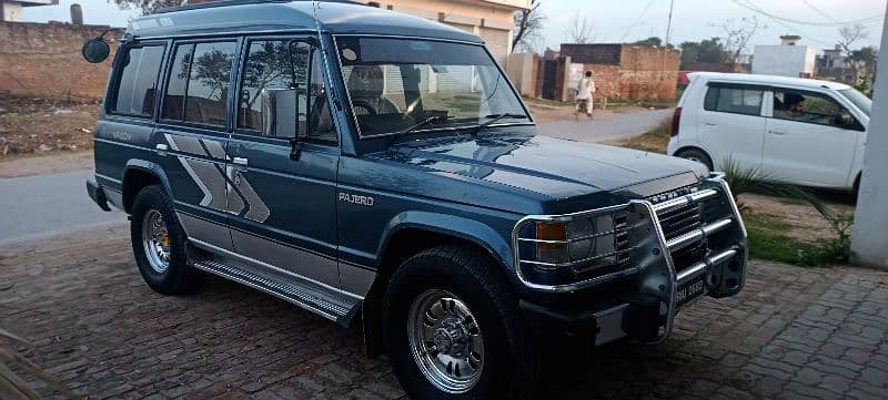 Mitsubishi Pajero 1990 7