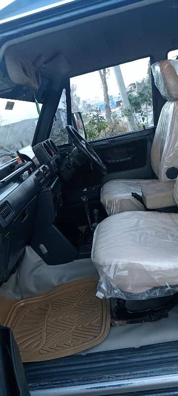 Mitsubishi Pajero 1990 19