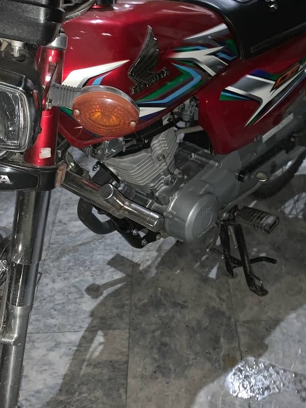 I am selling Honda 125 almost new condition  used in just home 6