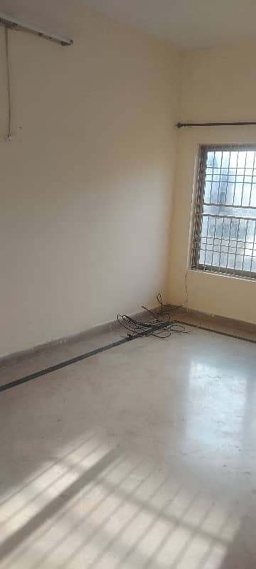 FOR RENT UPPER PORTION 10 MARLA CHIPS FLOOR GOOD LOCATION RENT 50,000 8