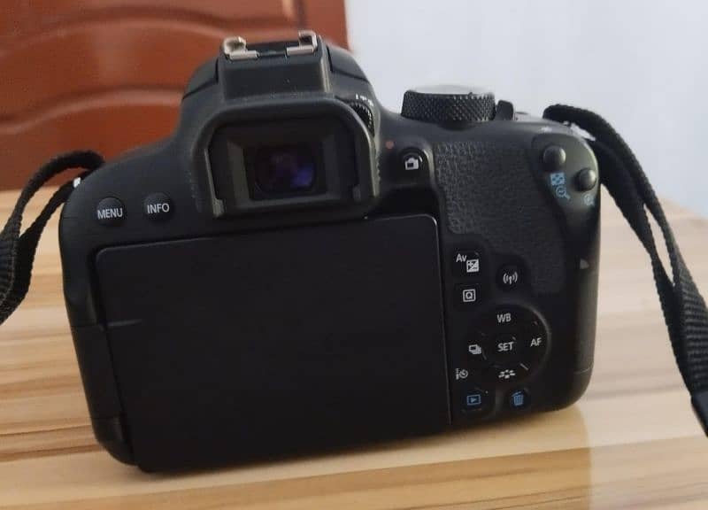 Canon 800d with 18-55 lens 3