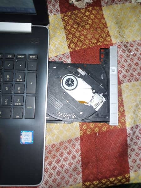 HP Laptop model 15 DA0000TU - 8th Gen Ci3 display"15.6" 4