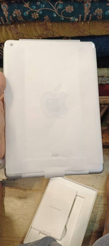 I pad 9th generation in 10 month warranty bran new lush condition 2