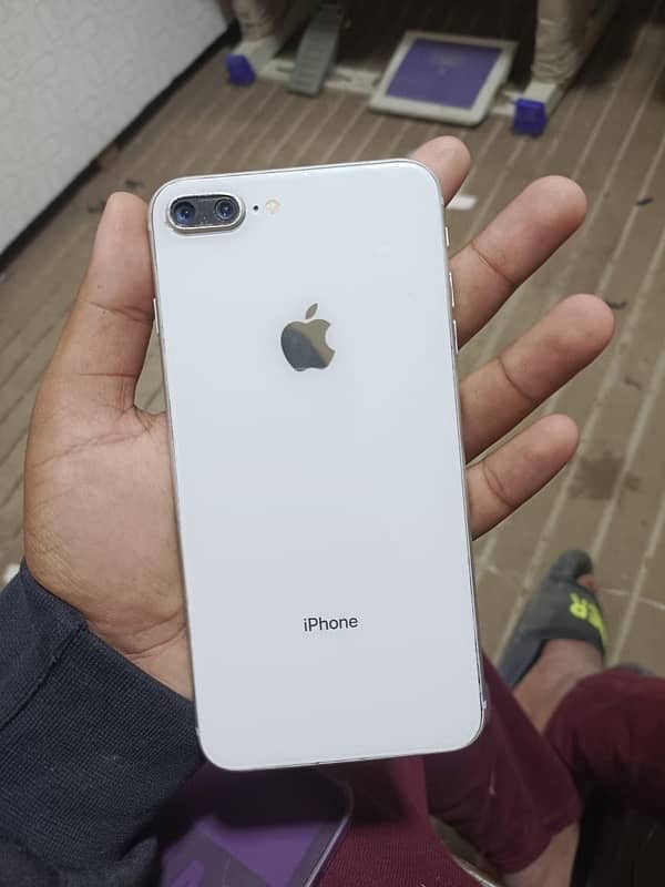 iPhone 8 Plus 3