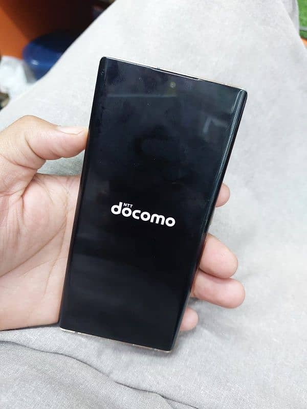 Docomo F 52A 4