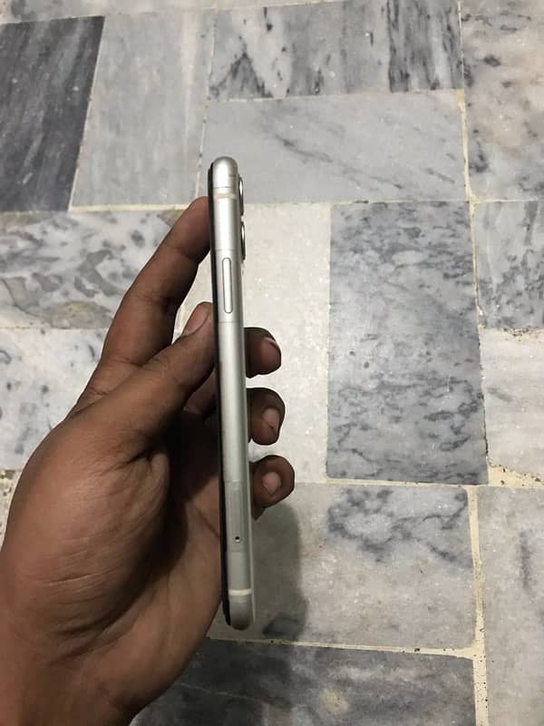 iphone 11 128gb NON PTA 1