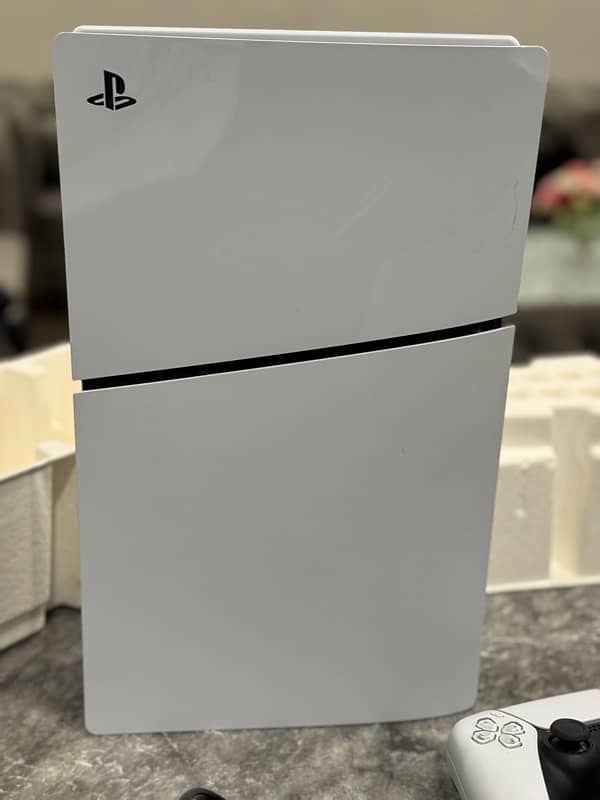 Playstation 5 Slim 1 tb UK edition 2