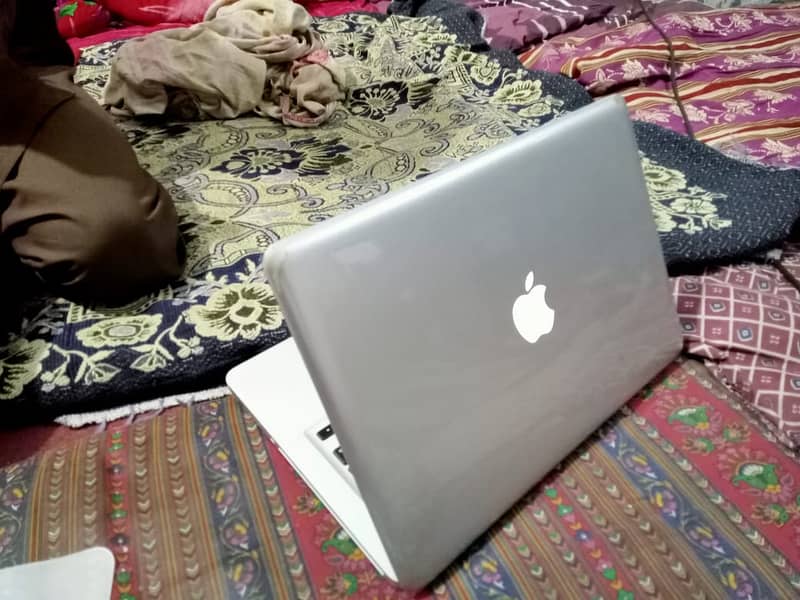 2012 MACBOOK PRO ONE HAND USE IN VERY GOOD CONDITION 0305/6625513 1