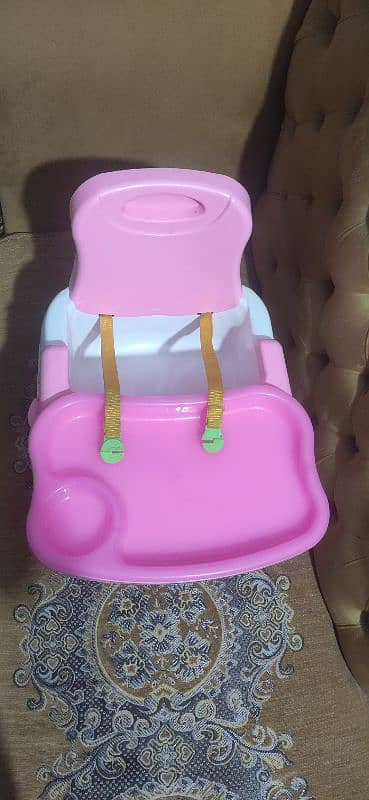 a very comfortable baby chair for kids. . with a seat belt . 0