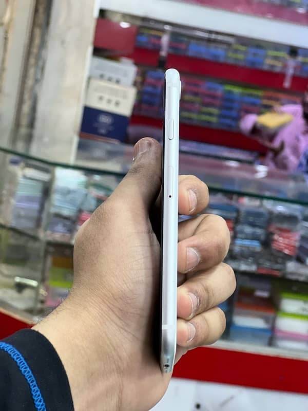 Urgent sale Iphone se 2020 64gb Factory unlock 2