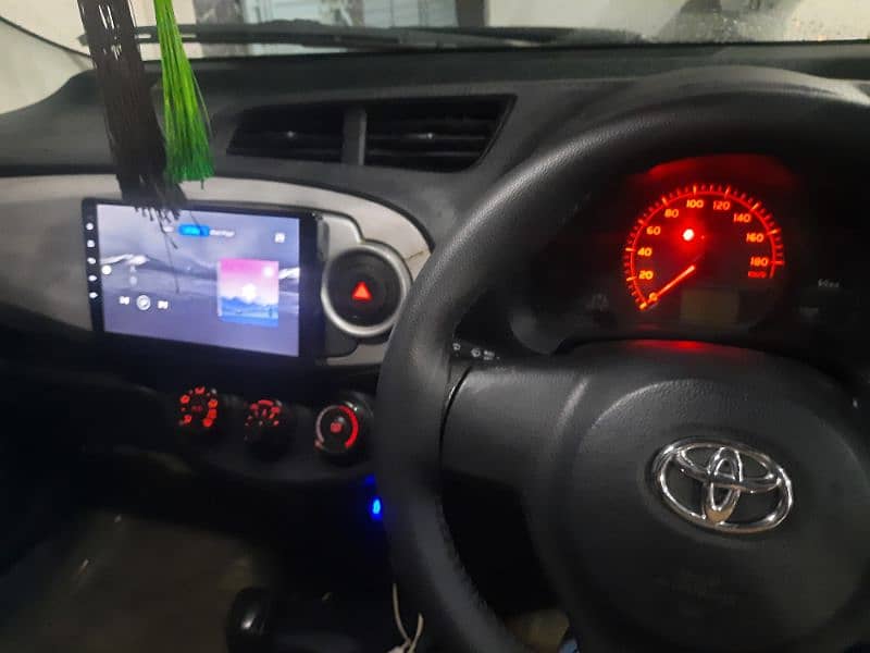 Toyota Vitz 2011 3