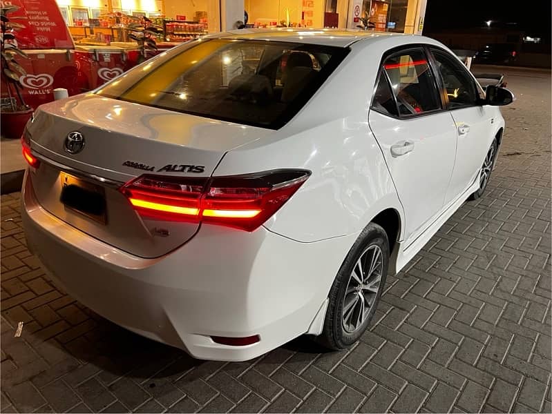 Toyota Corolla Altis 2017 3