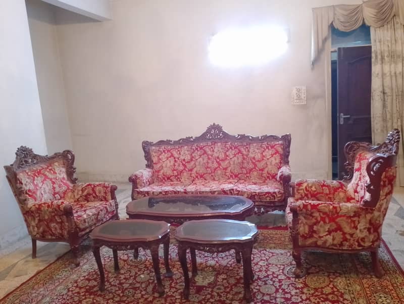 Used 5 seater sofa set 0