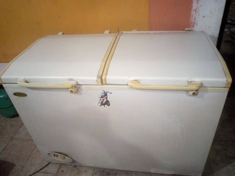 assalamualaikum Deep freezer in good condition for sale 1