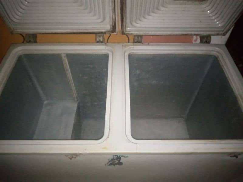 assalamualaikum Deep freezer in good condition for sale 3