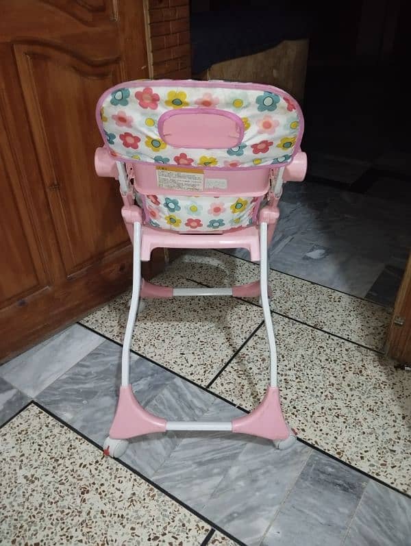 kids high chair in excellent condition 3