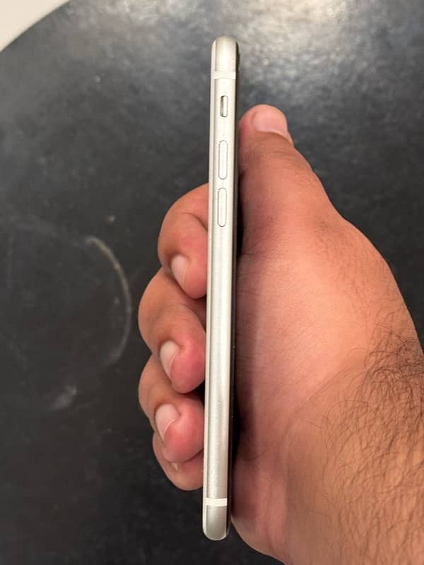 Iphone SE 2020 128gb PTA Approved 3