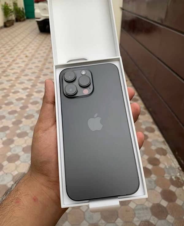 IPhone 15 pro max 256gb 100% health 39 cycle 0