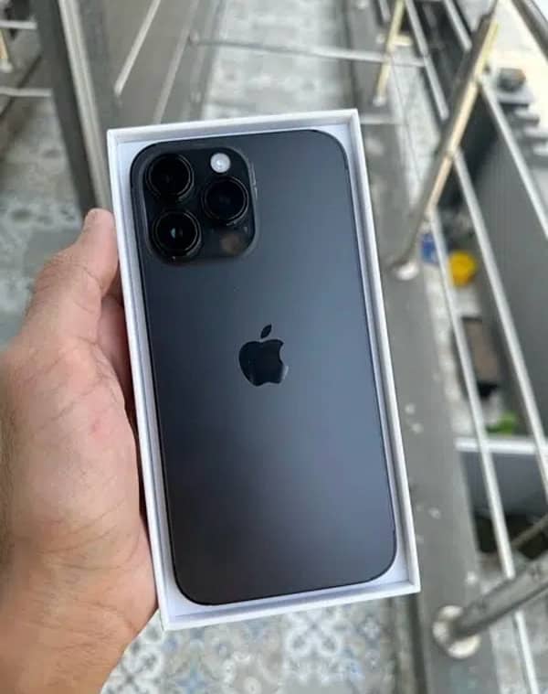 IPhone 15 pro max 256gb 100% health 39 cycle 1