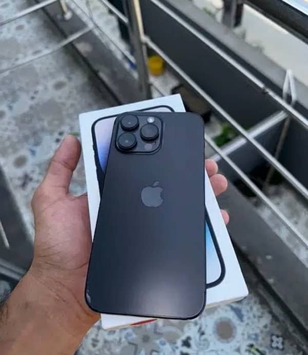 IPhone 15 pro max 256gb 100% health 39 cycle 2