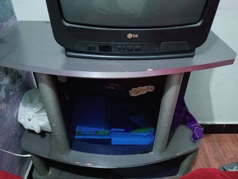 Original LG TV with trolly 2