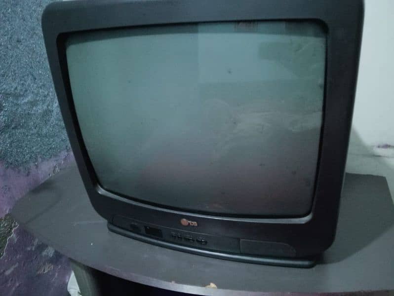 Original LG TV with trolly 3