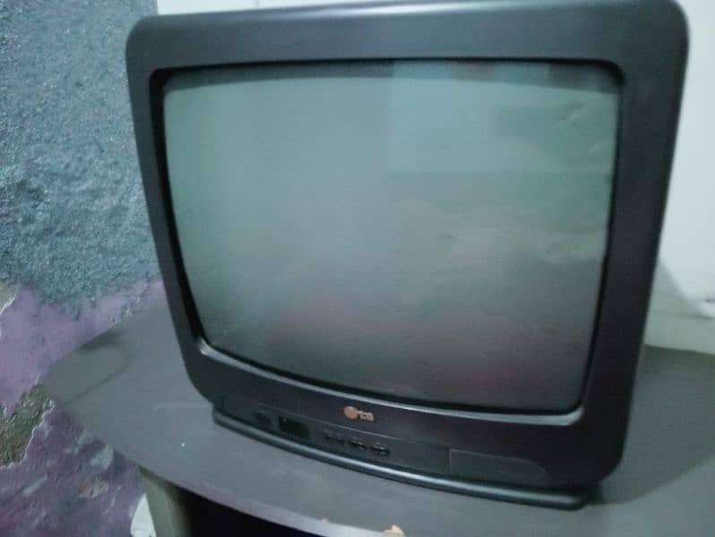 Original LG TV with trolly 4