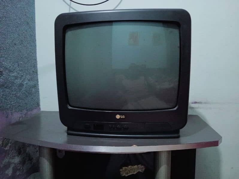 Original LG TV with trolly 5