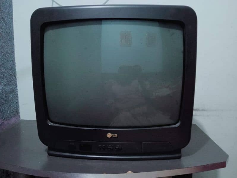 Original LG TV with trolly 7