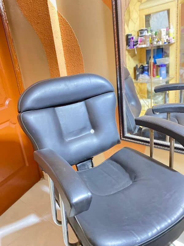 Beauty Parlor Chair 1